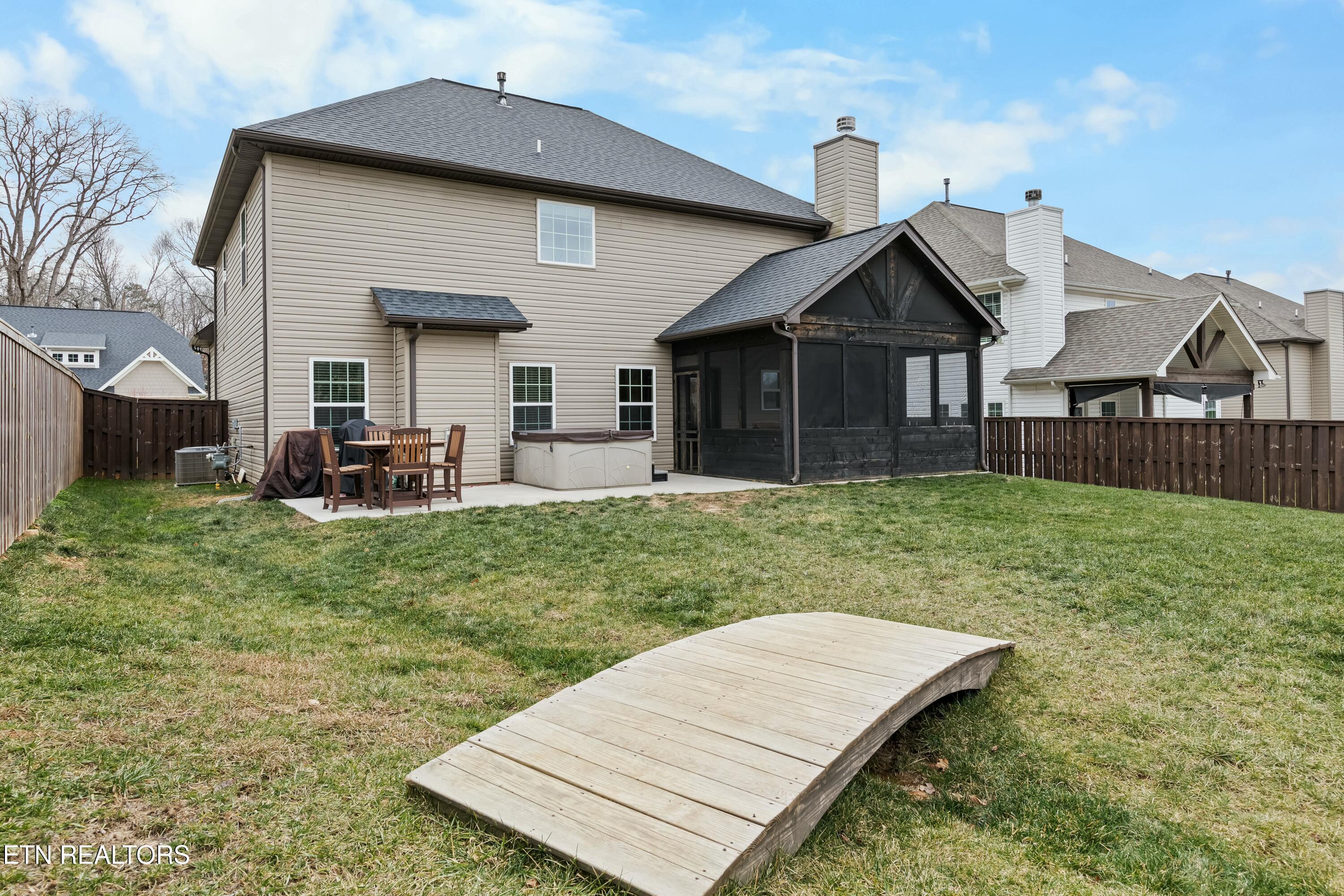 9939 Hummingbird Lane