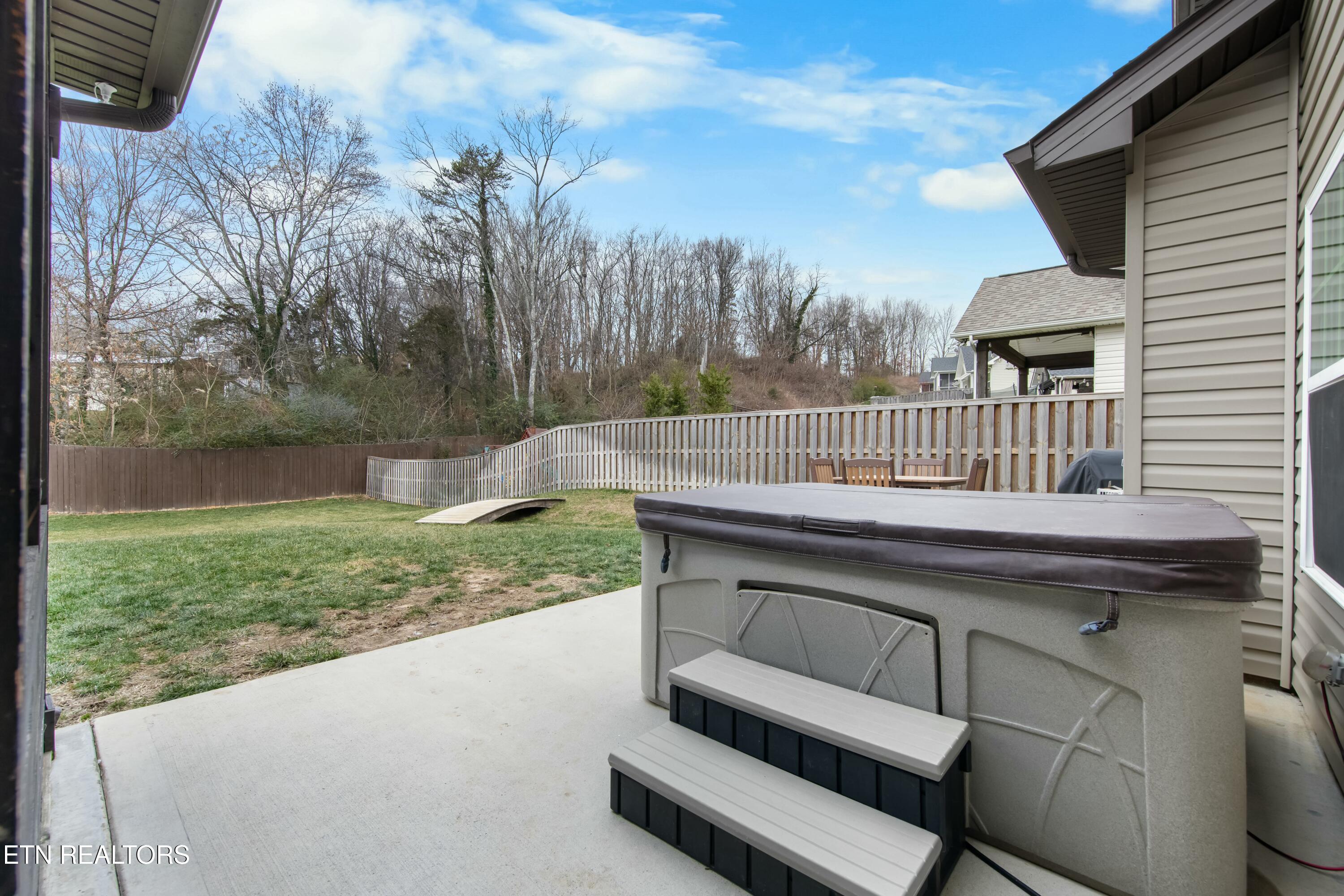 9939 Hummingbird Lane