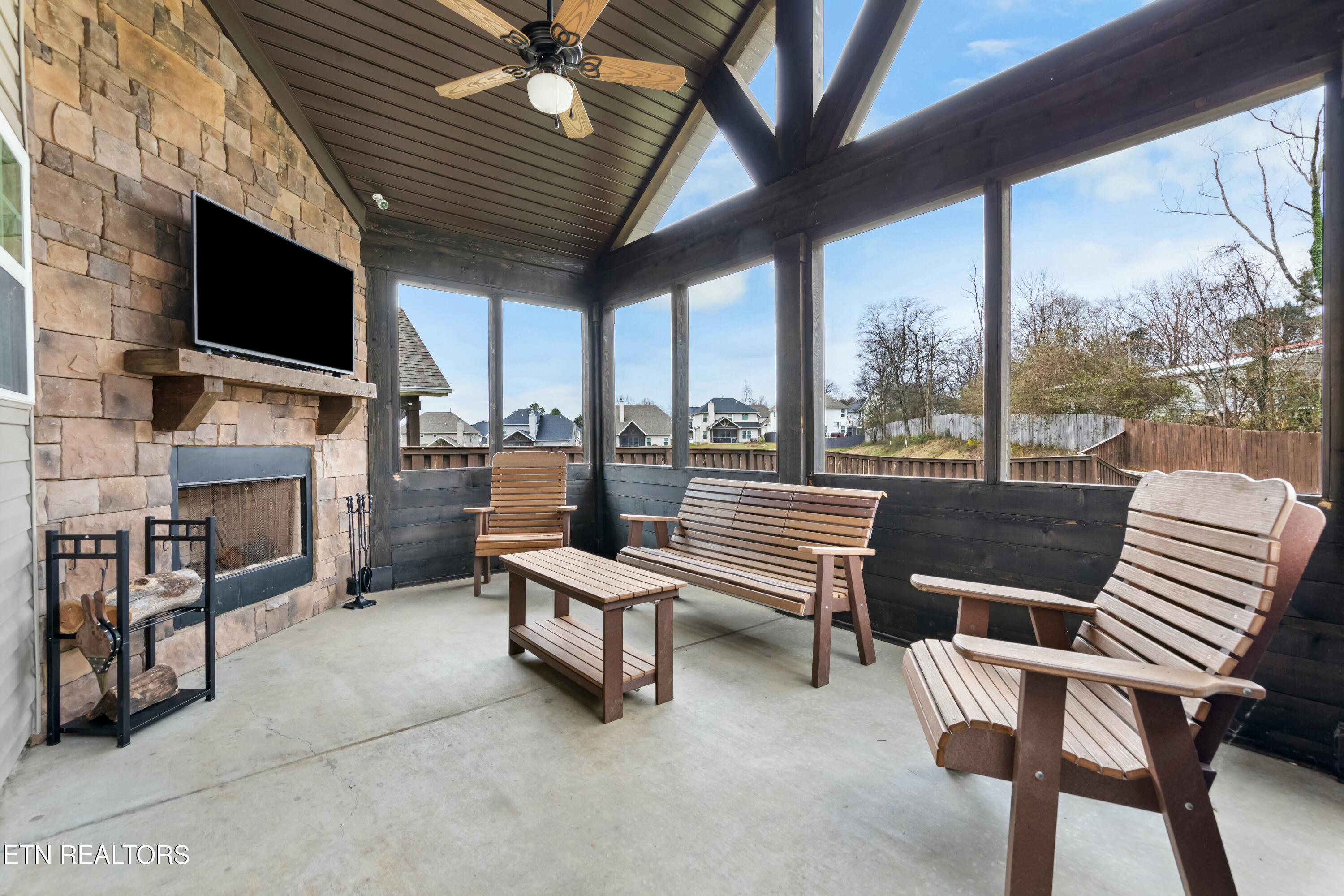 9939 Hummingbird Lane