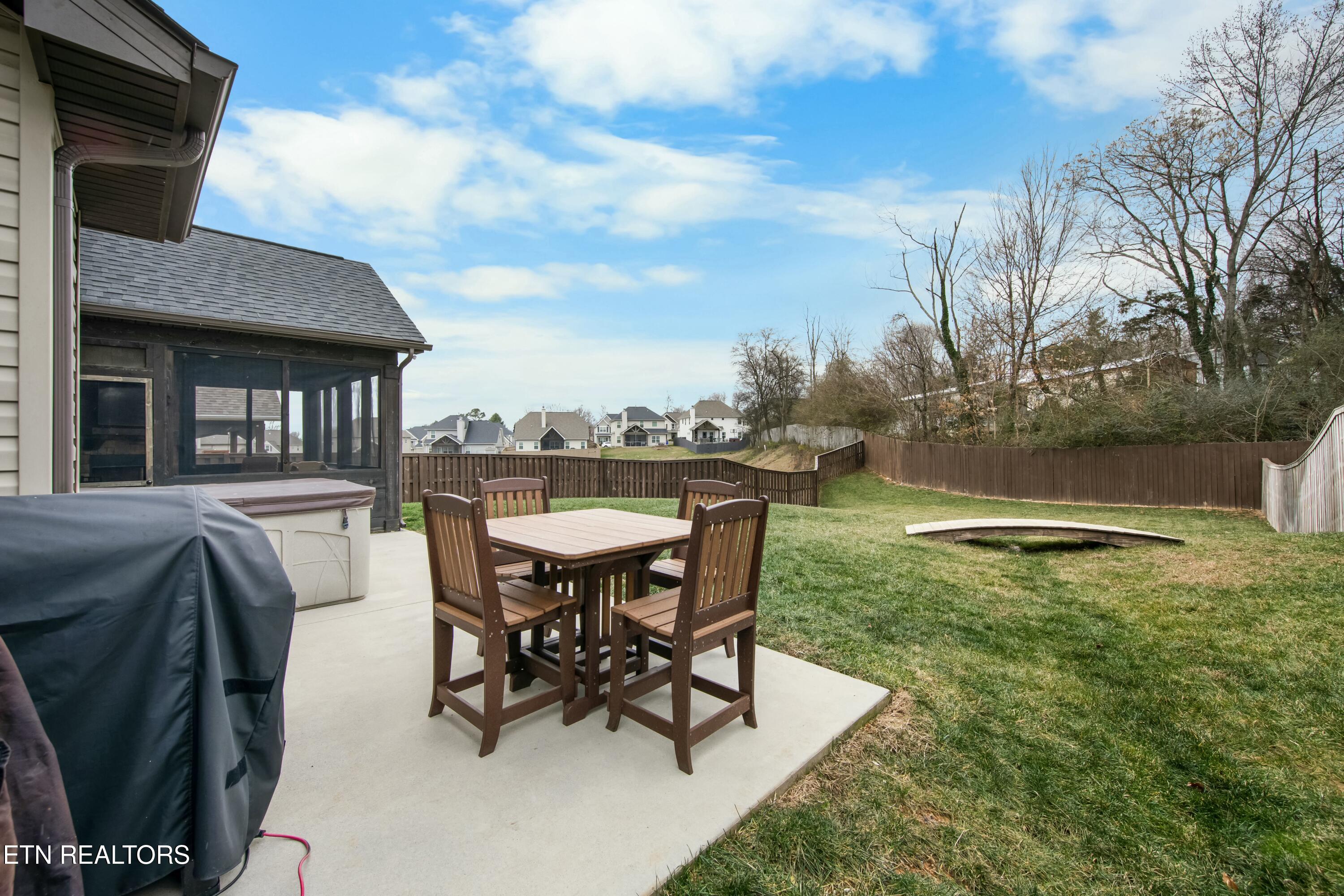 9939 Hummingbird Lane