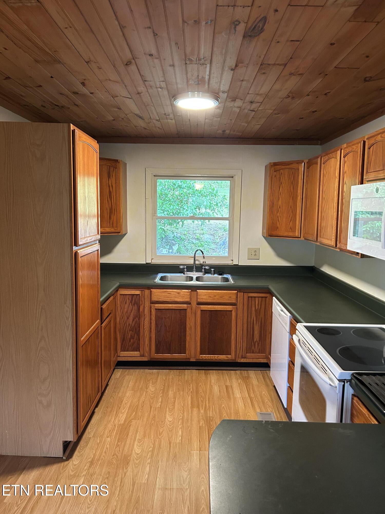 5872 New River Hwy