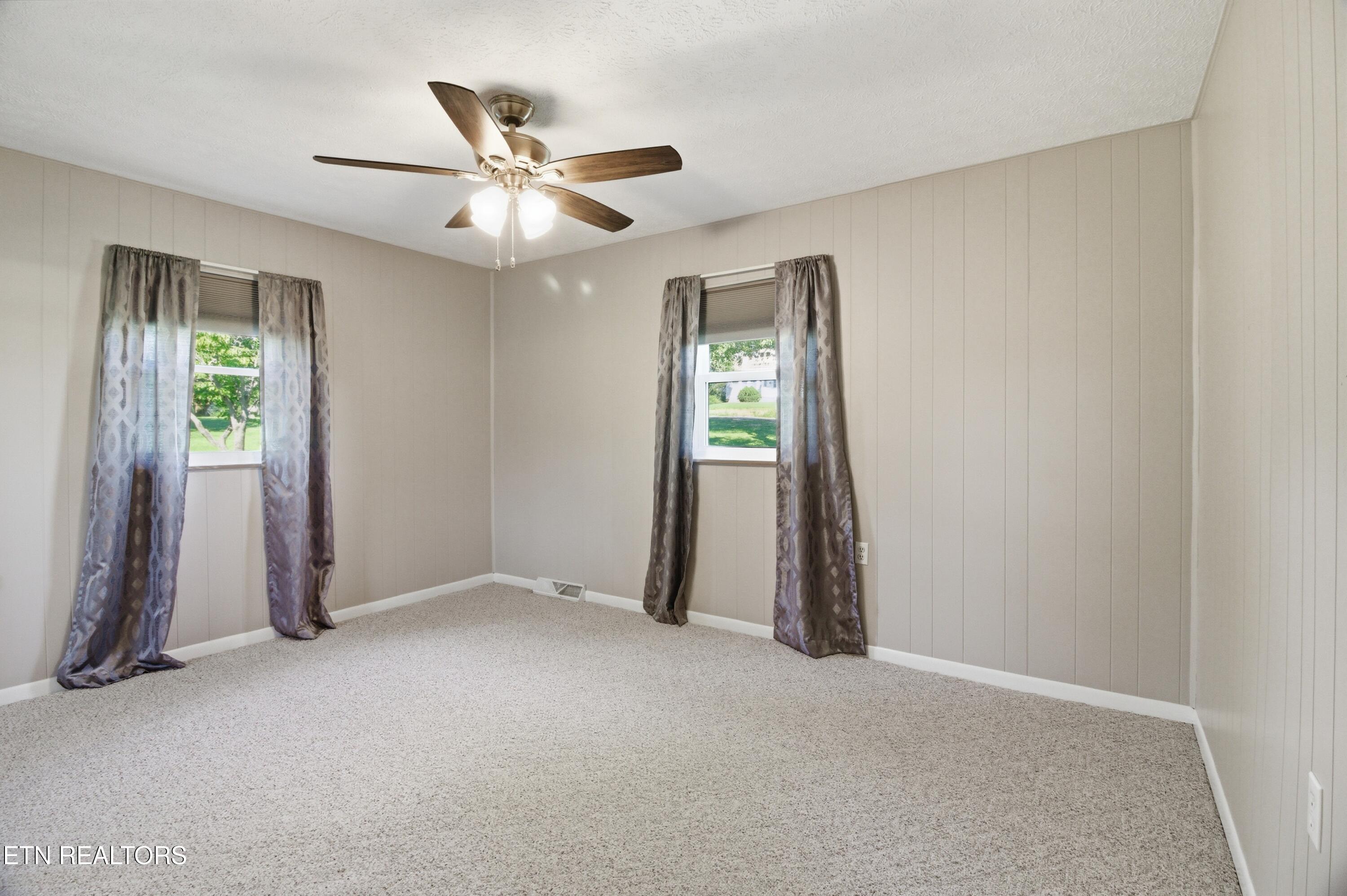 1518 E Brown School Rd