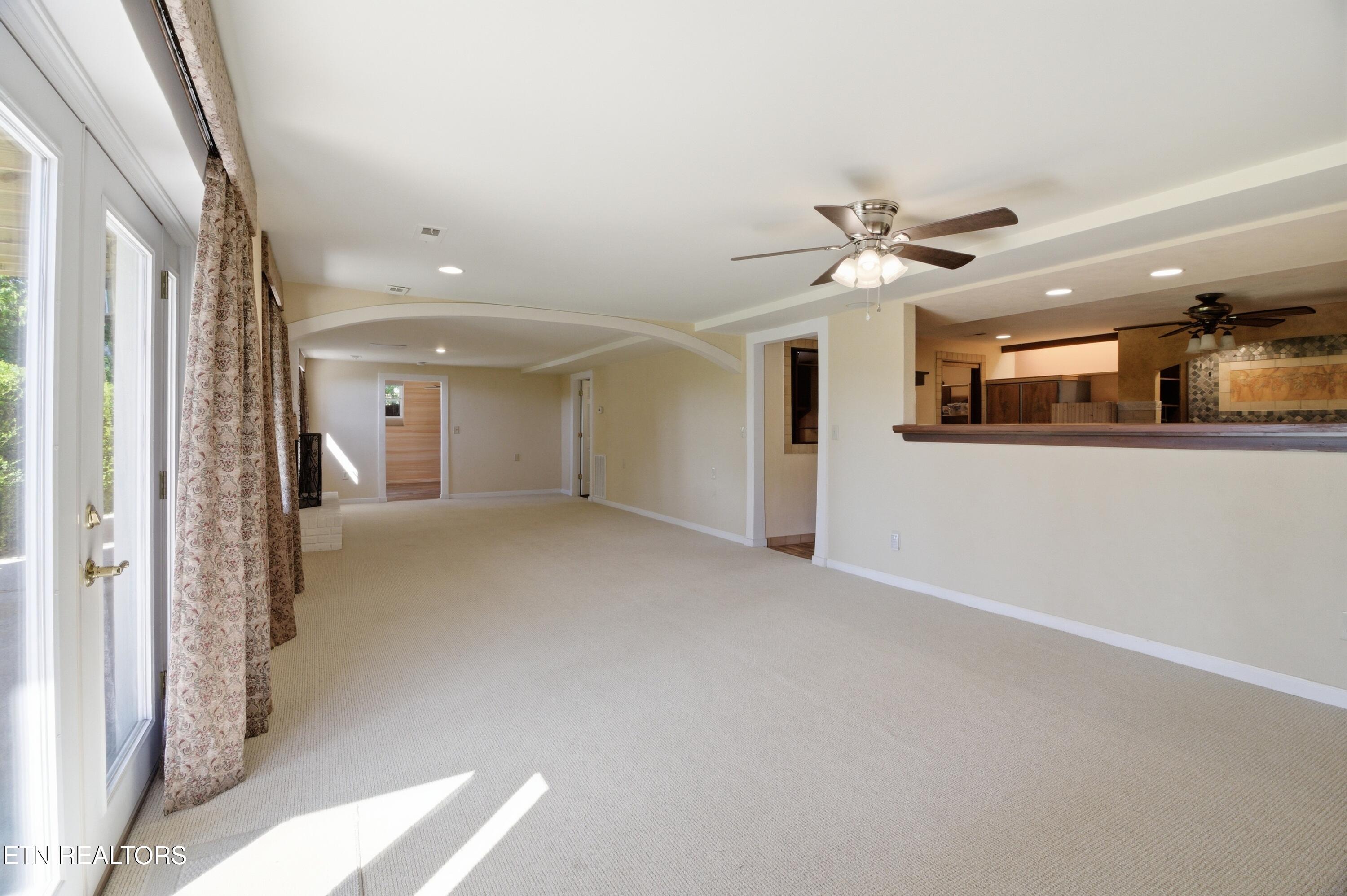 1518 E Brown School Rd