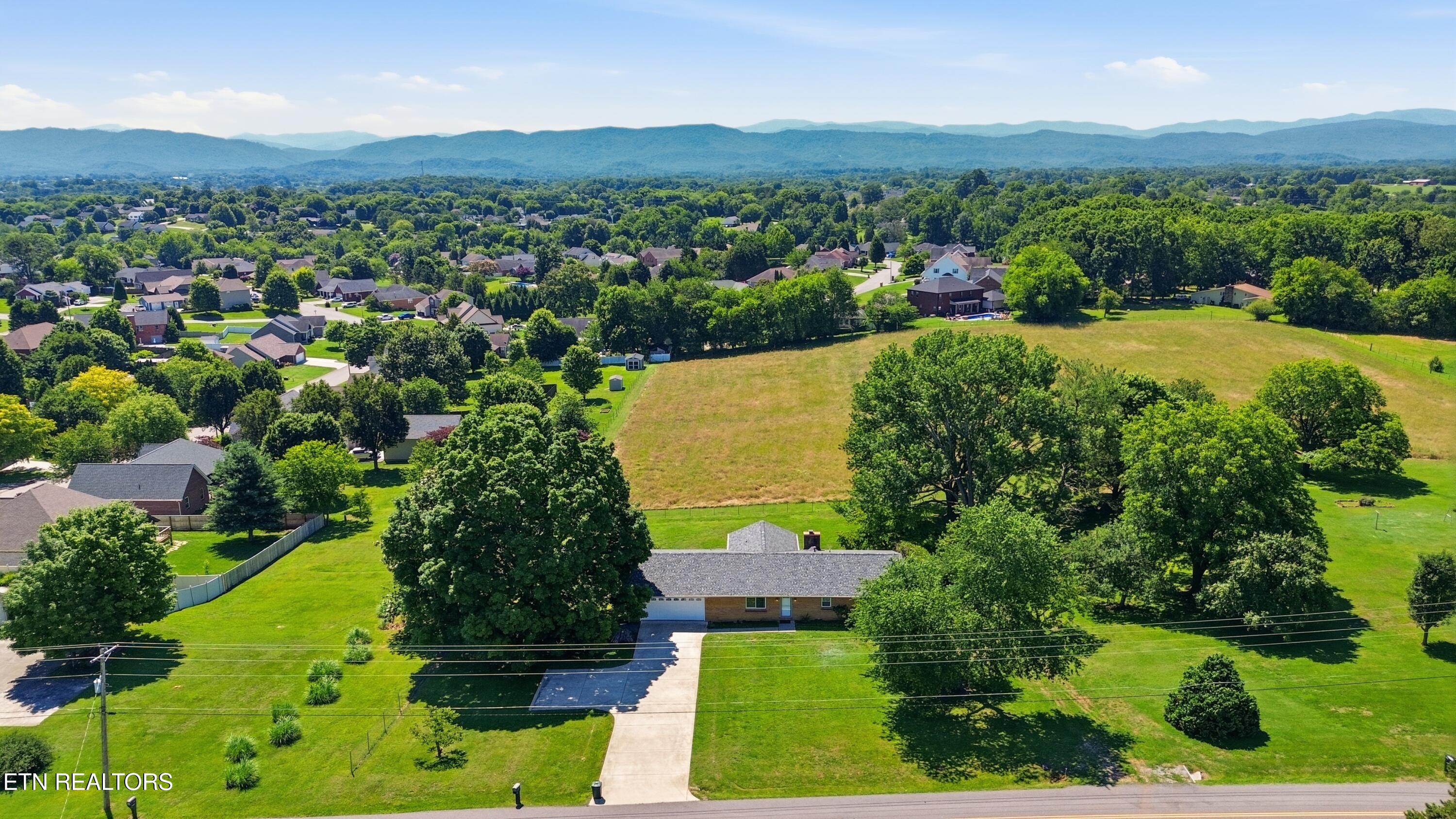 1518 E Brown School Rd