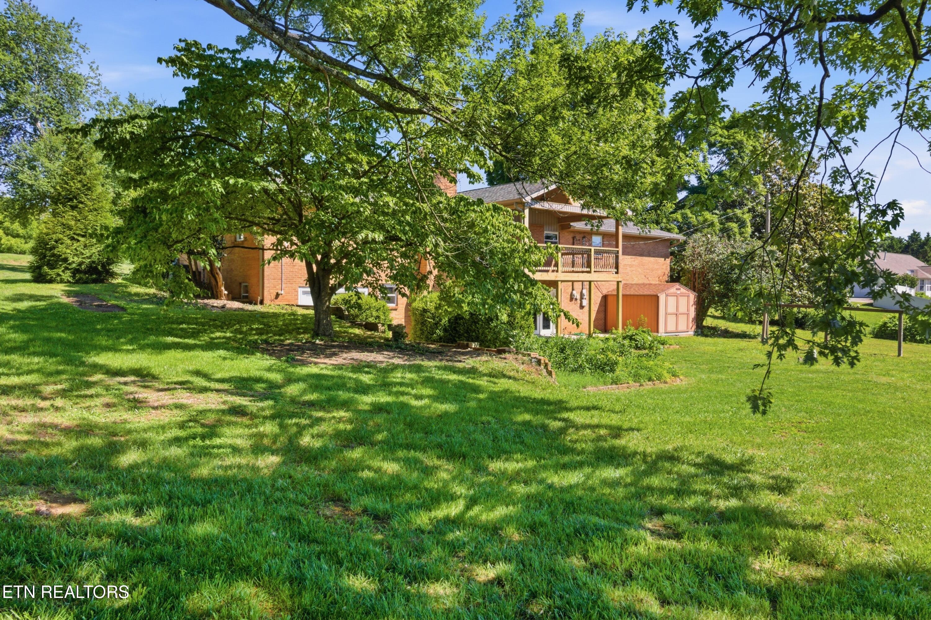 1518 E Brown School Rd