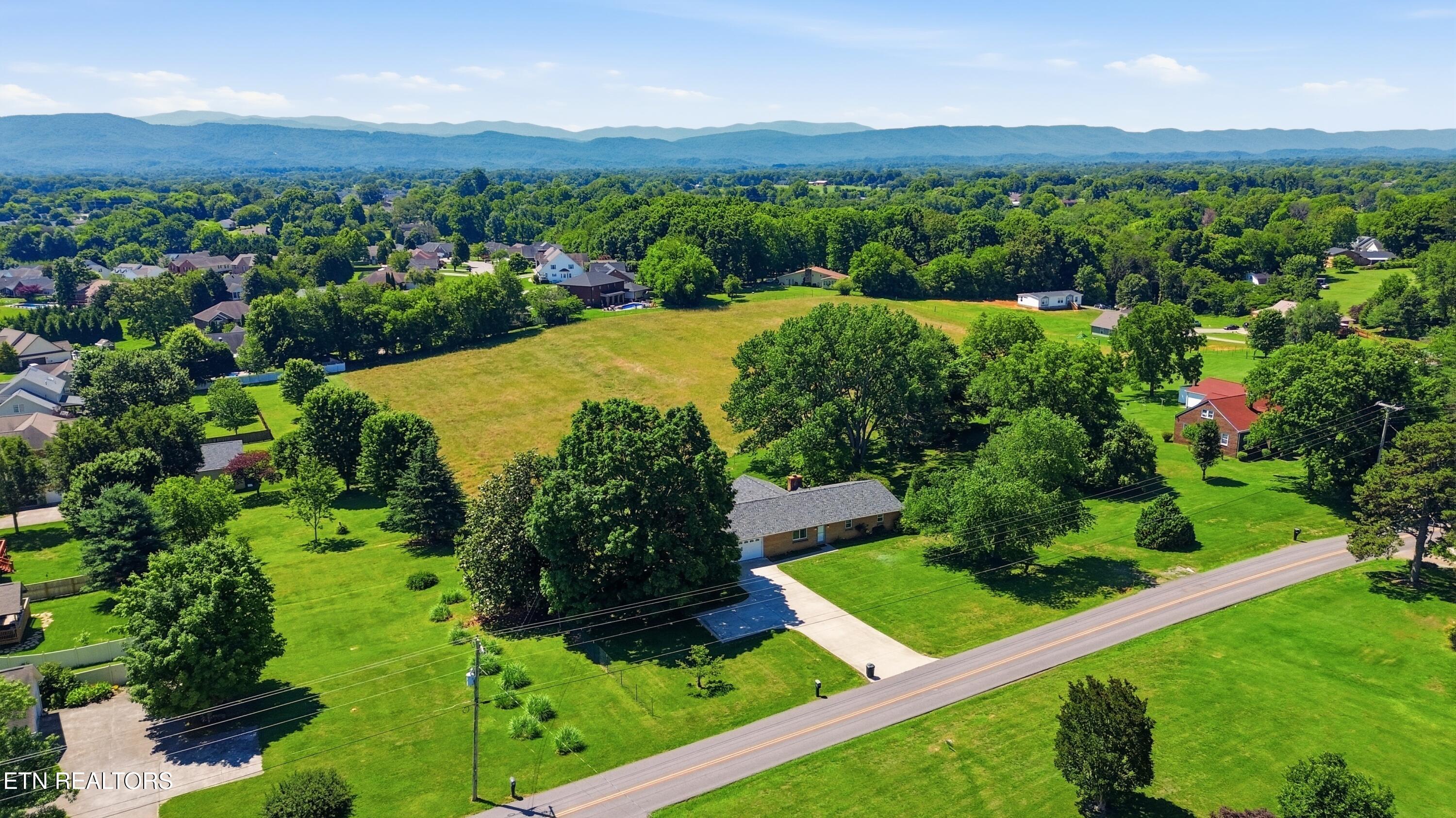 1518 E Brown School Rd