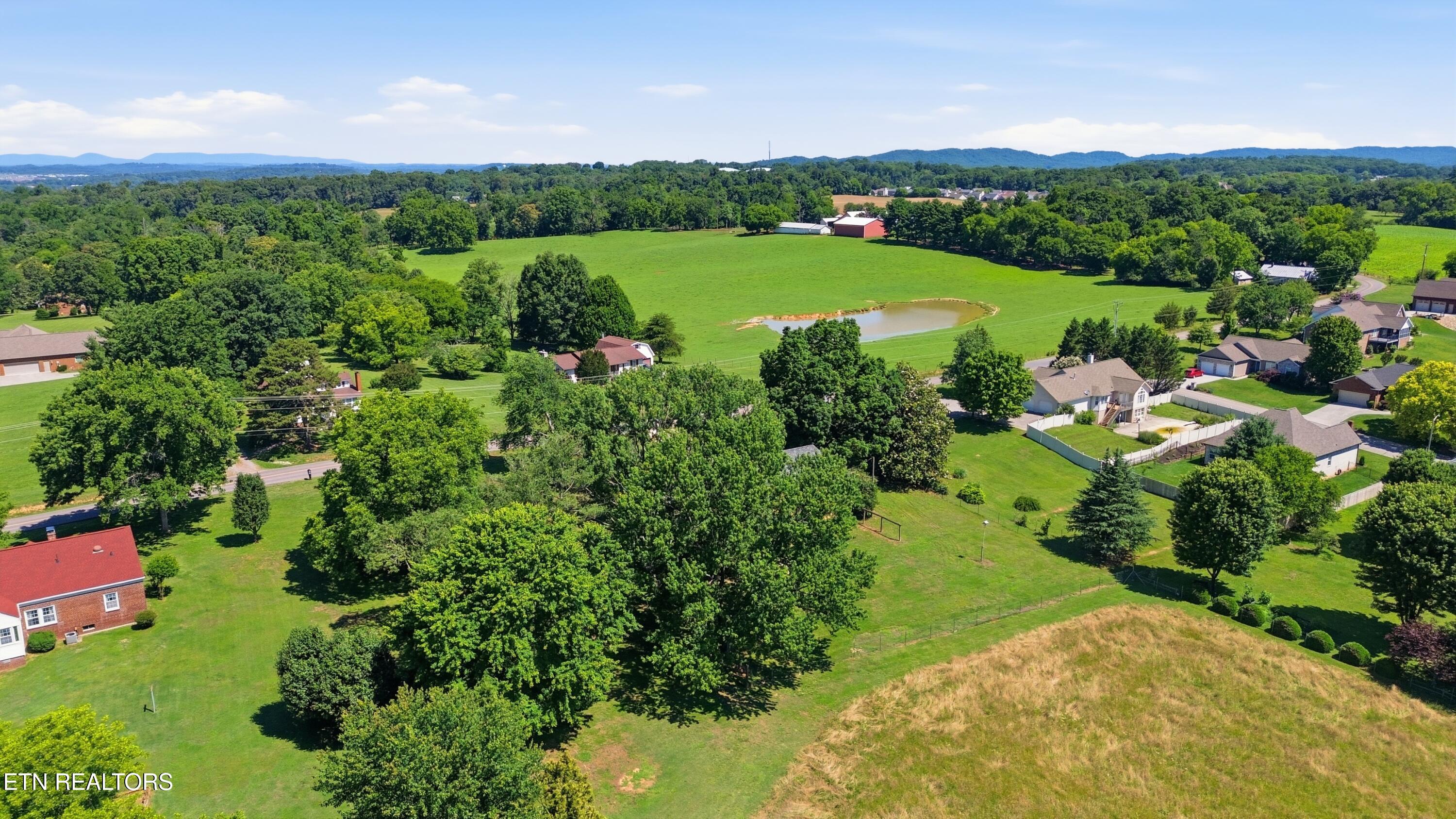1518 E Brown School Rd