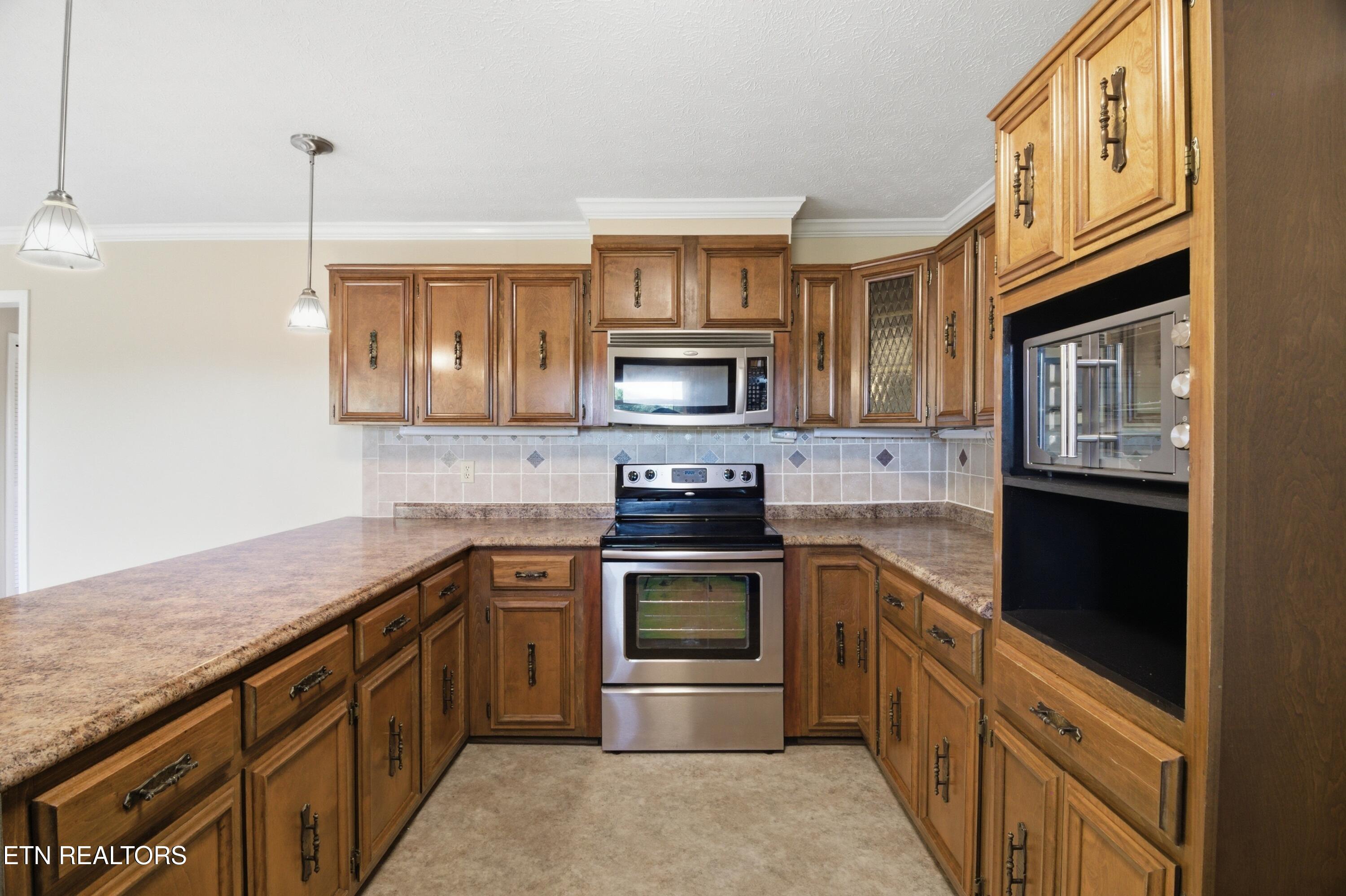 1518 E Brown School Rd