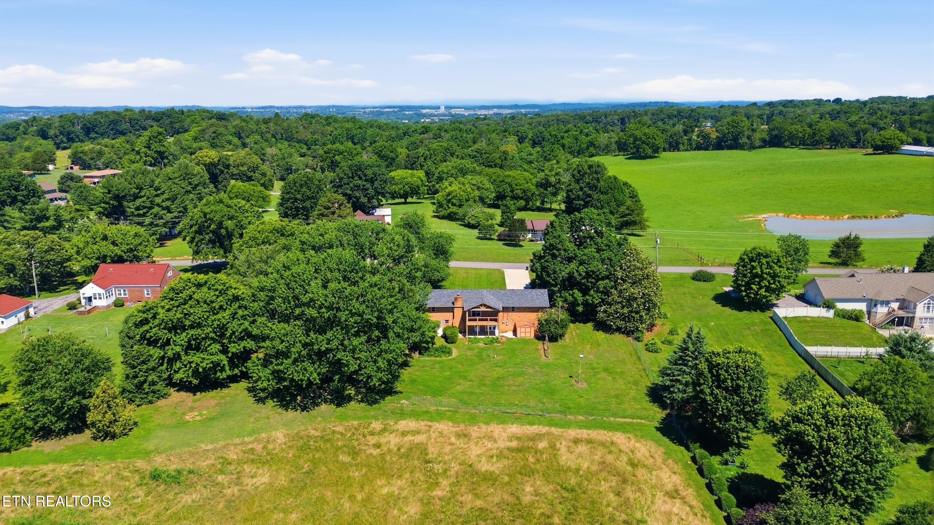 1518 E Brown School Rd