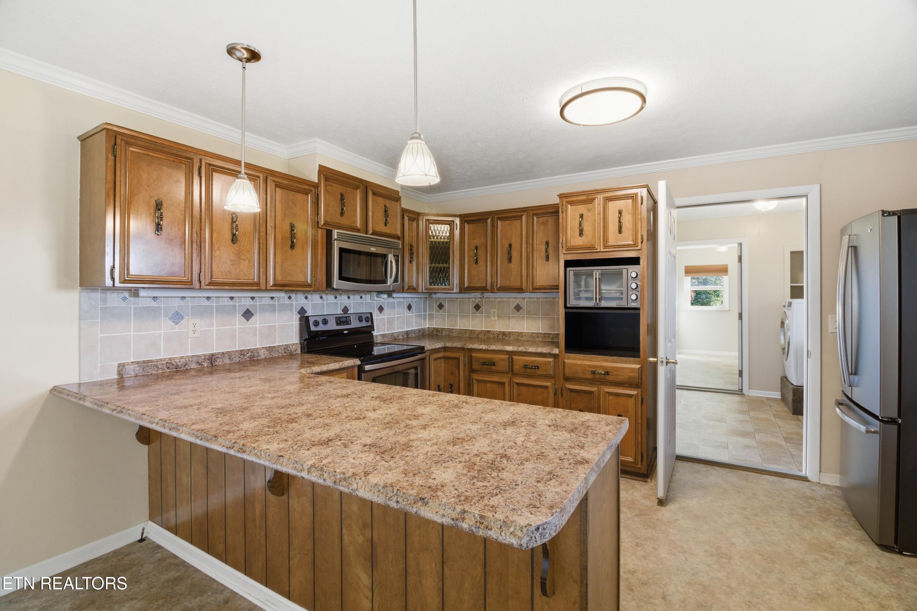 1518 E Brown School Rd