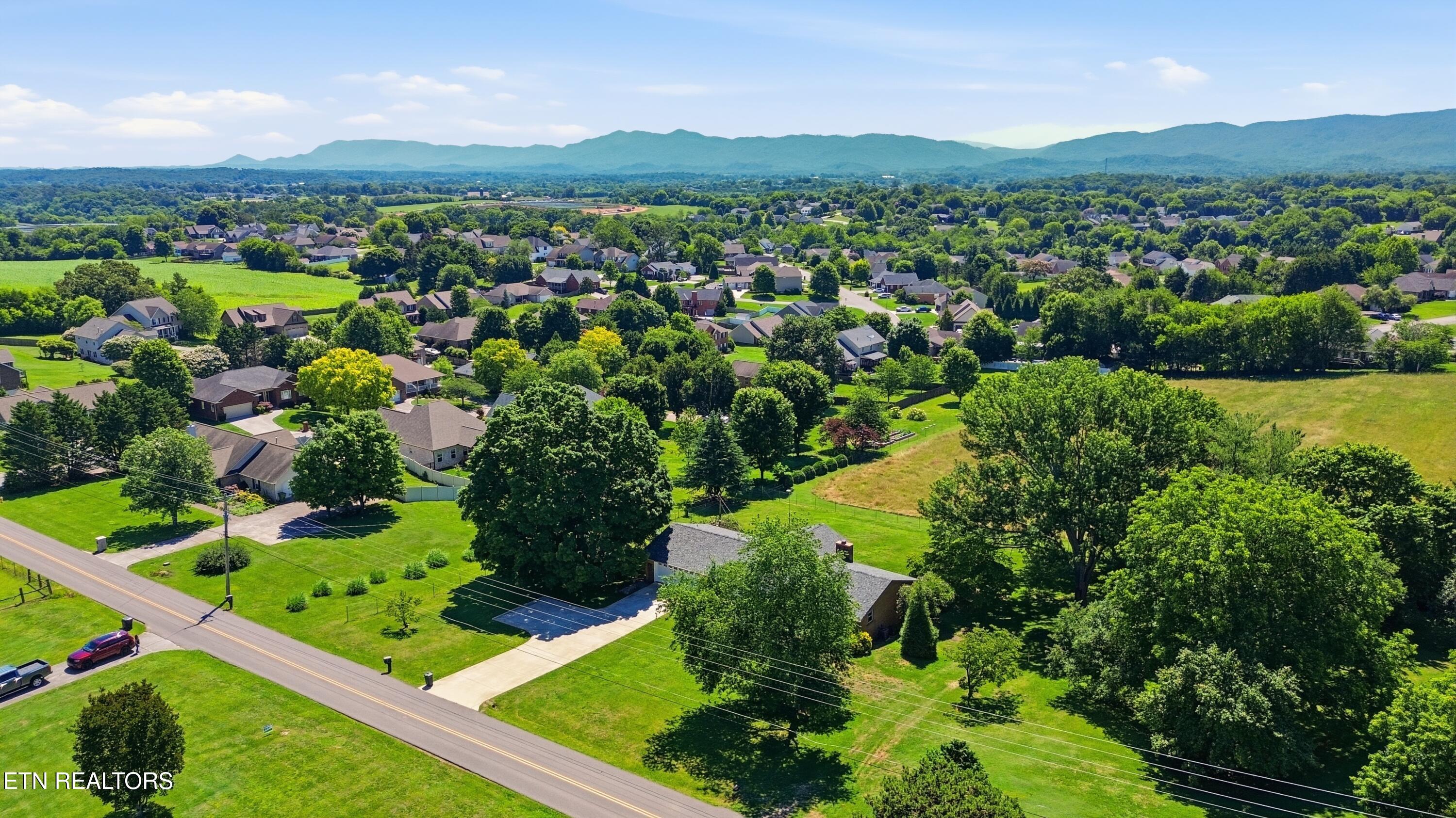 1518 E Brown School Rd