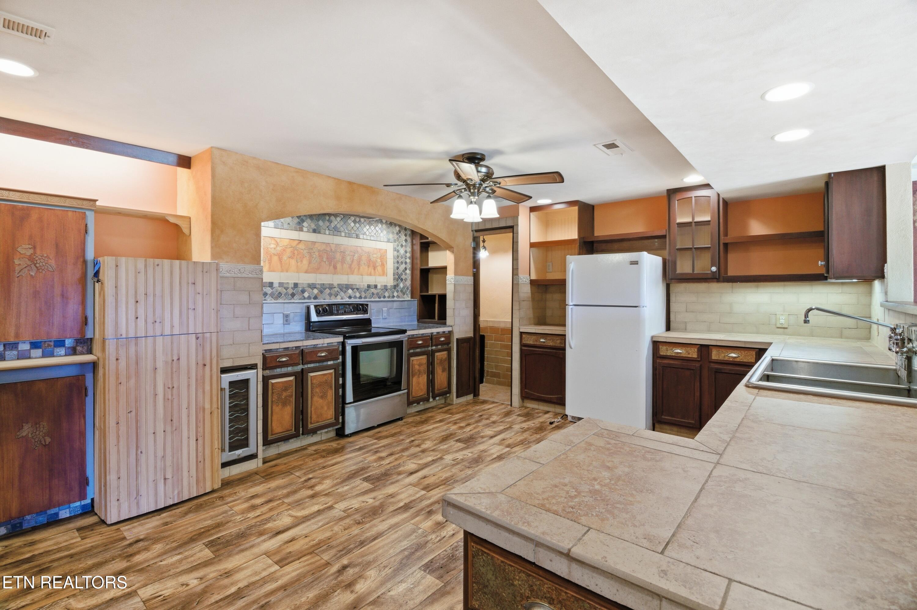1518 E Brown School Rd