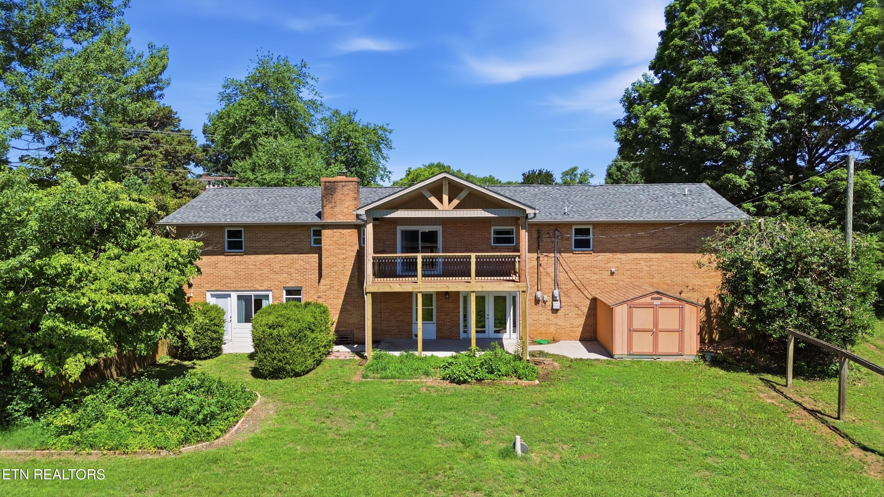 1518 E Brown School Rd