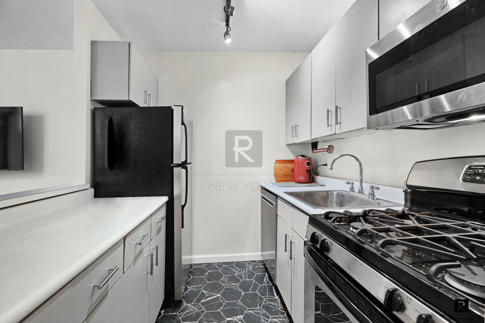 445 W 19th Street 3-G