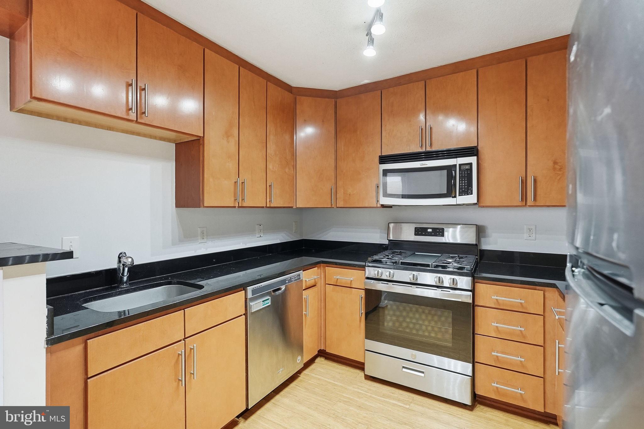 915 E STREET NW 1003