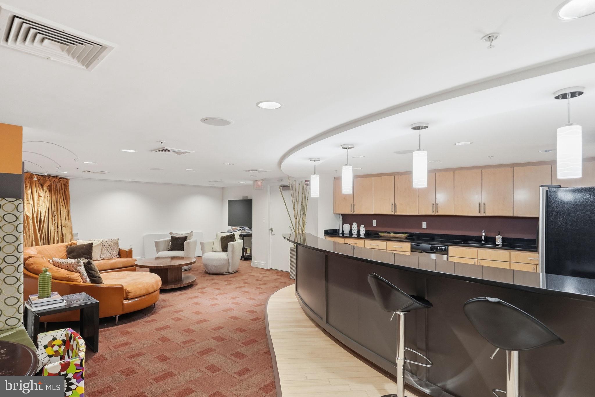 915 E STREET NW 1003