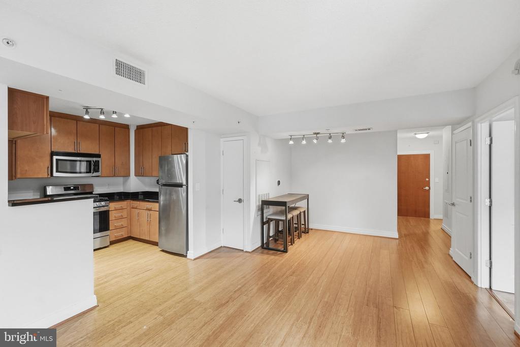 915 E STREET NW 1003