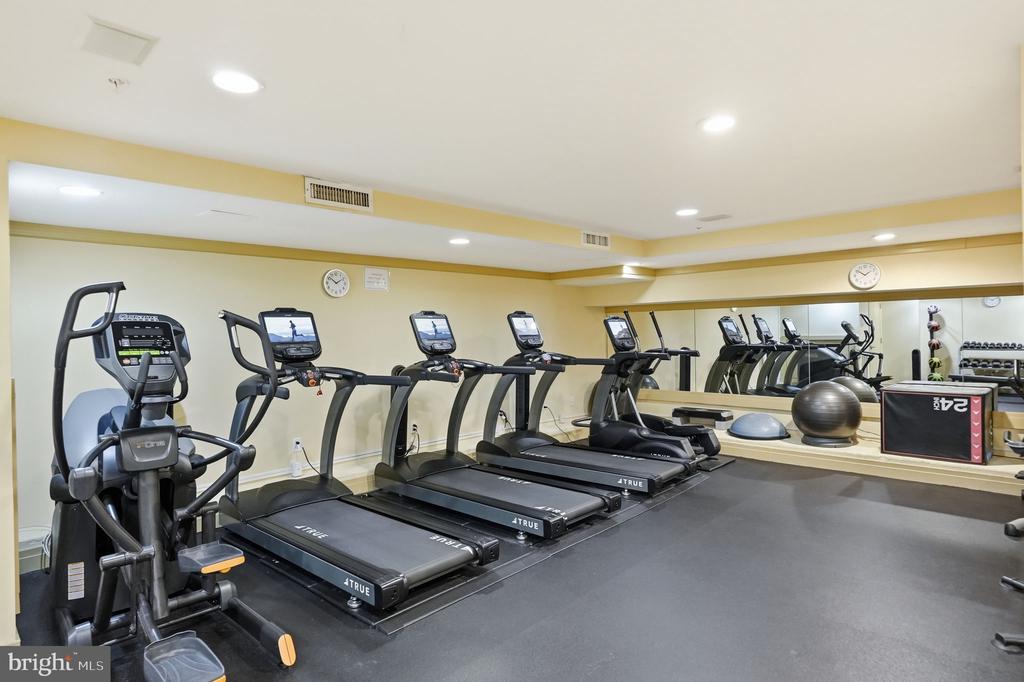 915 E STREET NW 1003