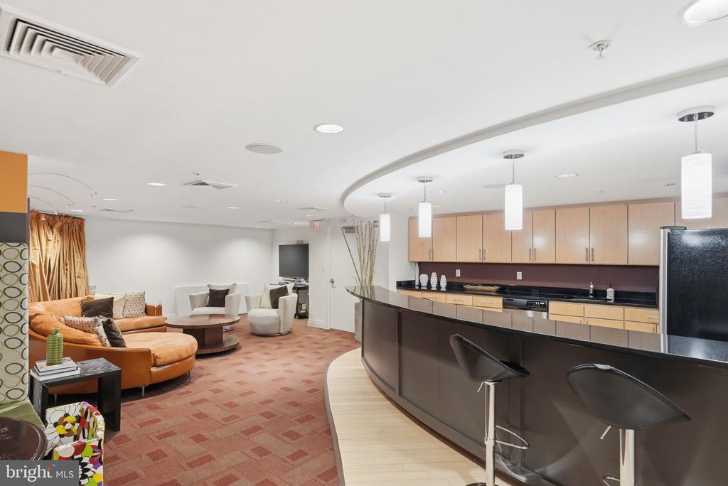 915 E STREET NW 1003