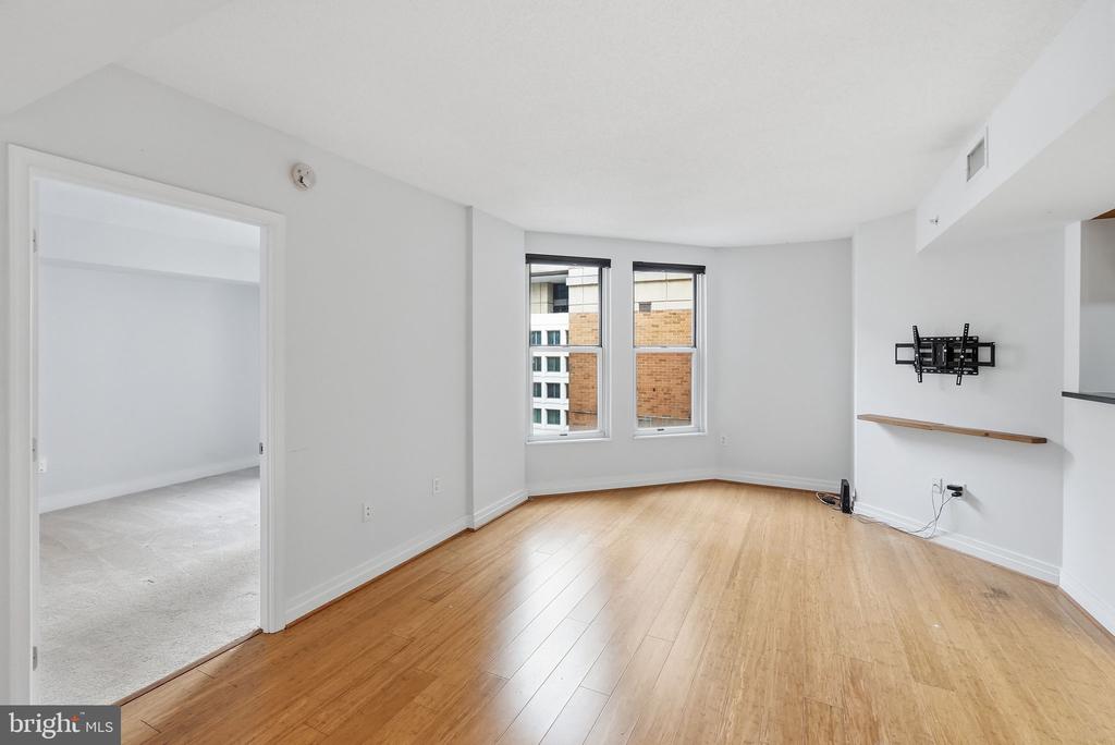 915 E STREET NW 1003