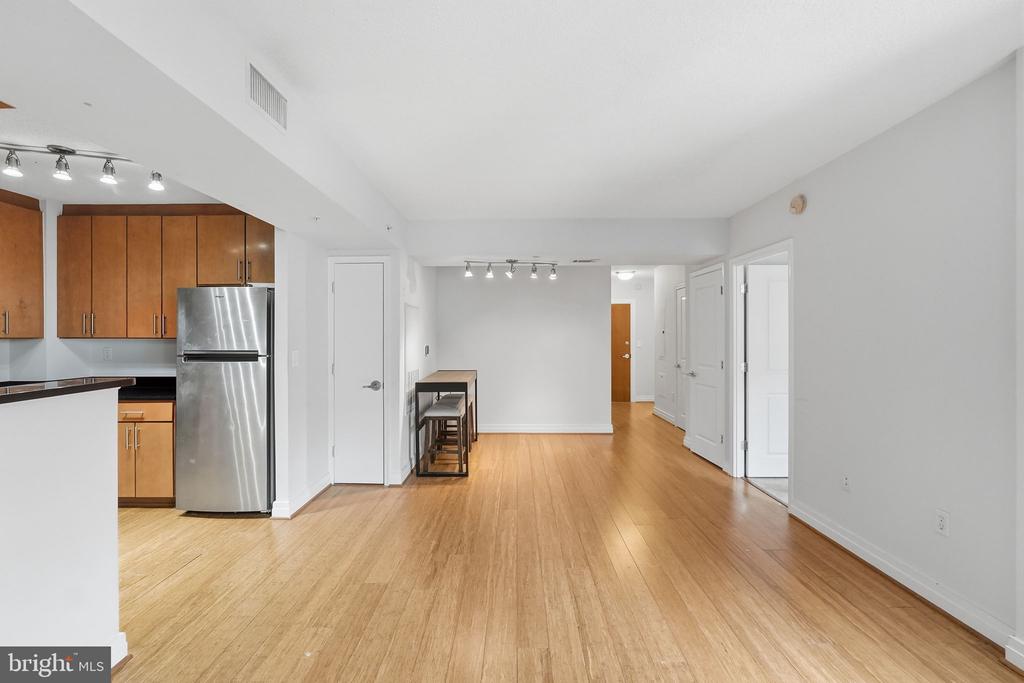 915 E STREET NW 1003