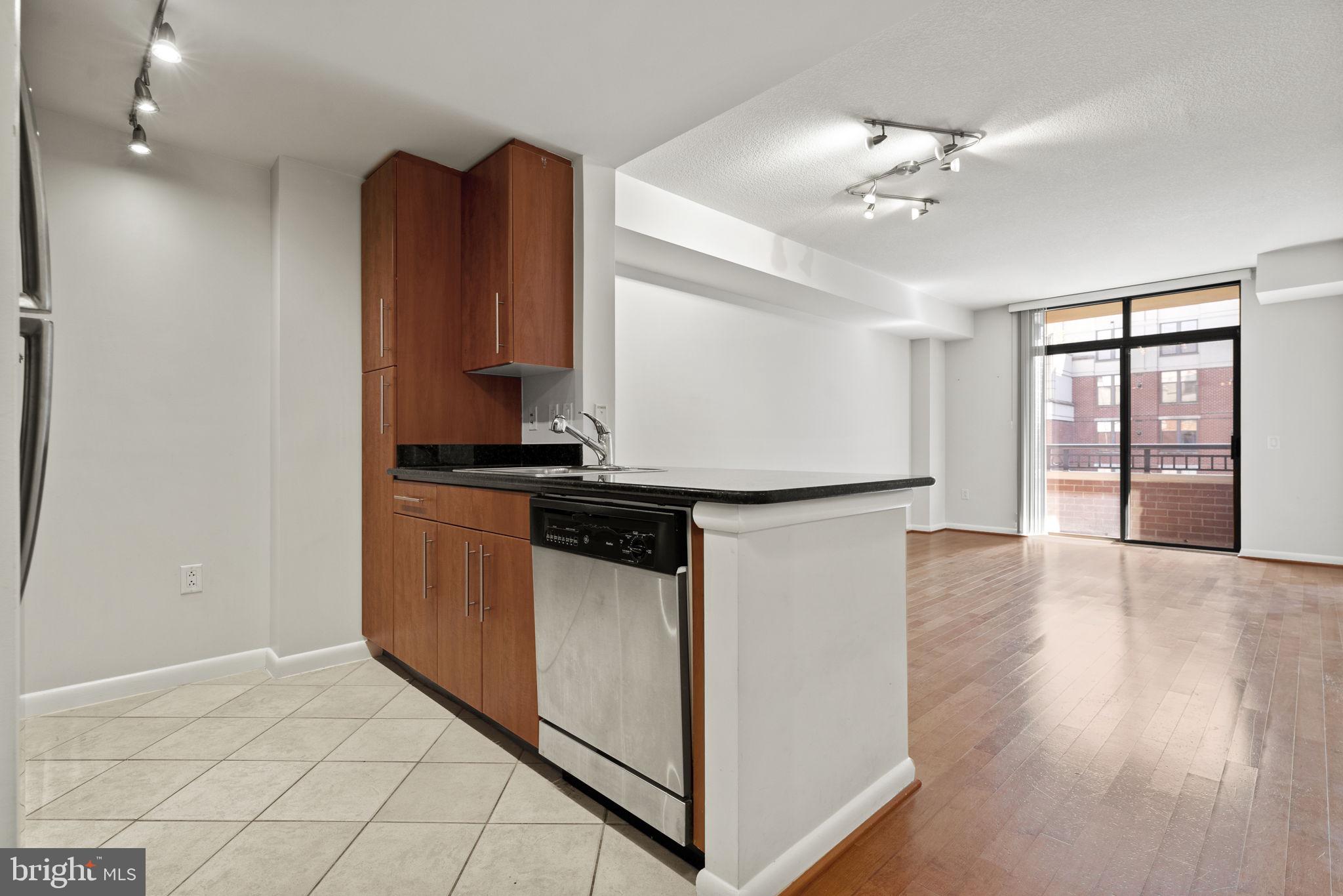 1021 N Garfield St #512