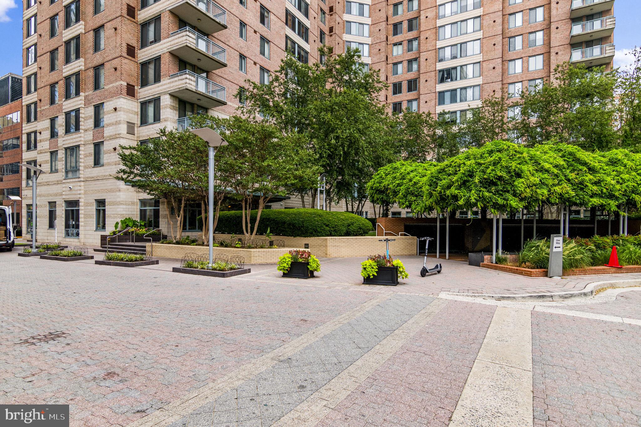 851 N Glebe Rd #1404