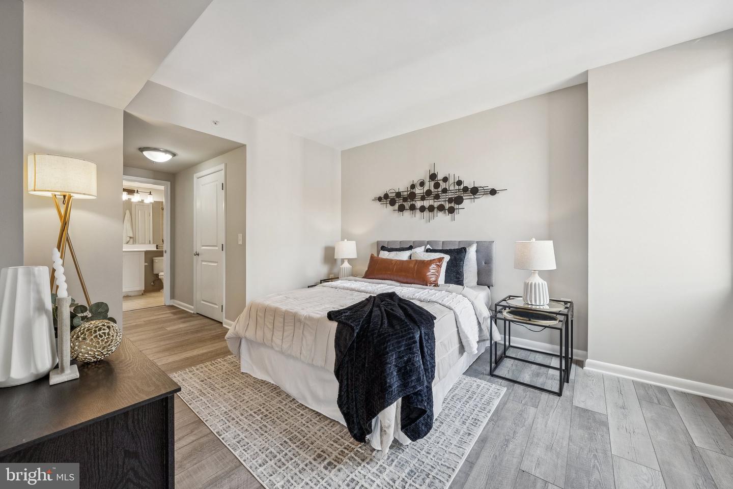 851 N Glebe Rd #415