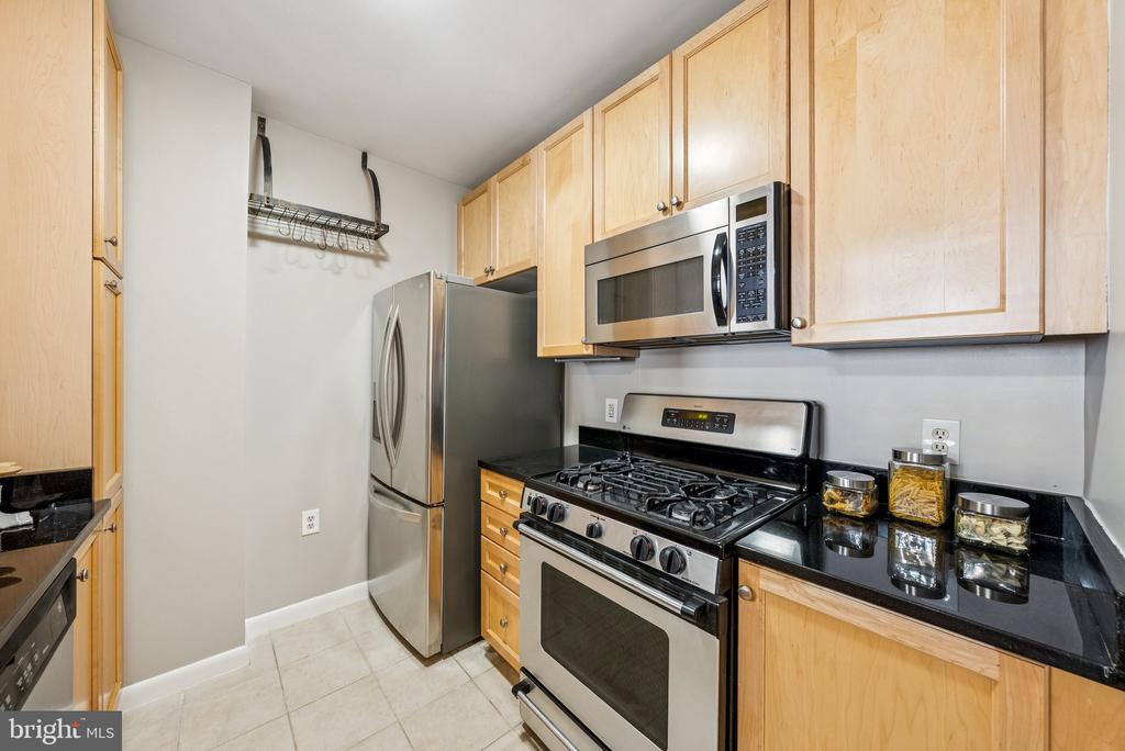 851 N Glebe Rd #415