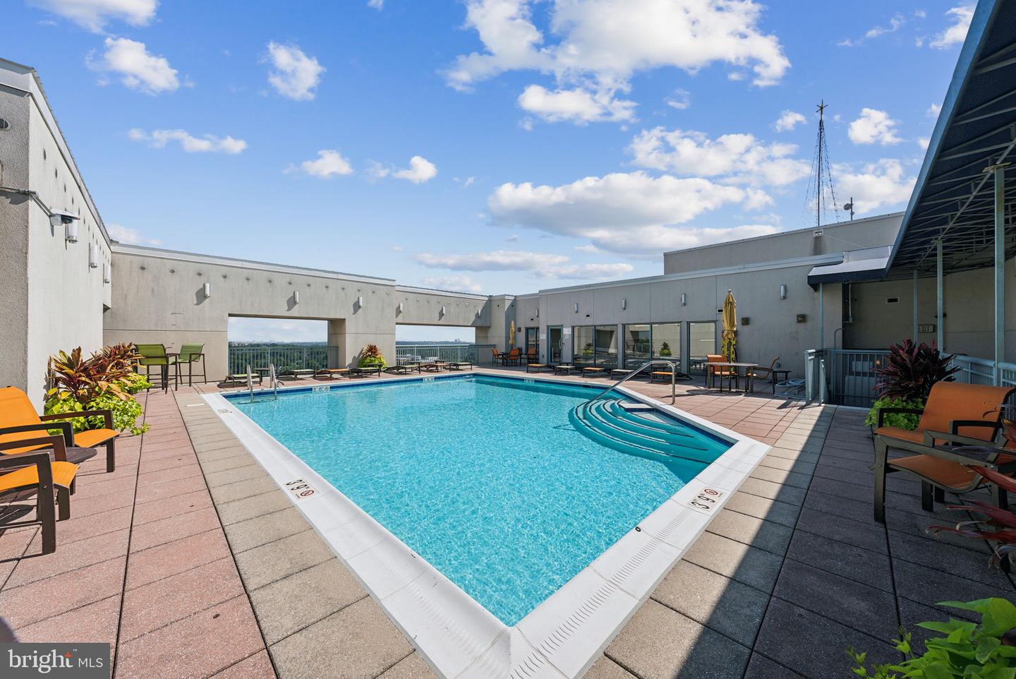 851 N Glebe Rd #415