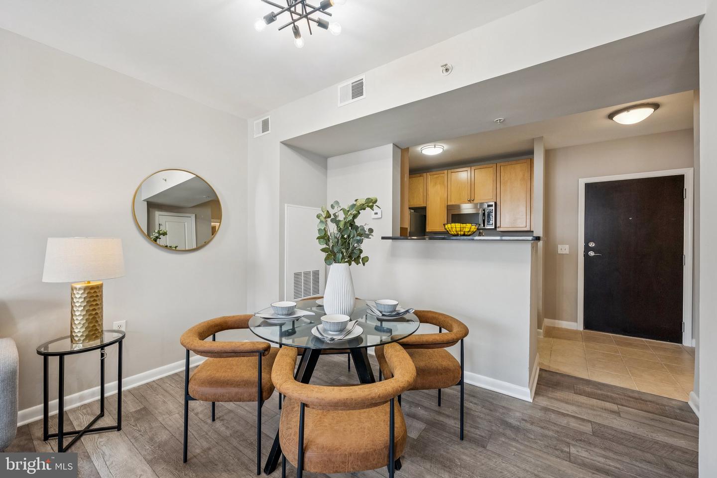 851 N Glebe Rd #415
