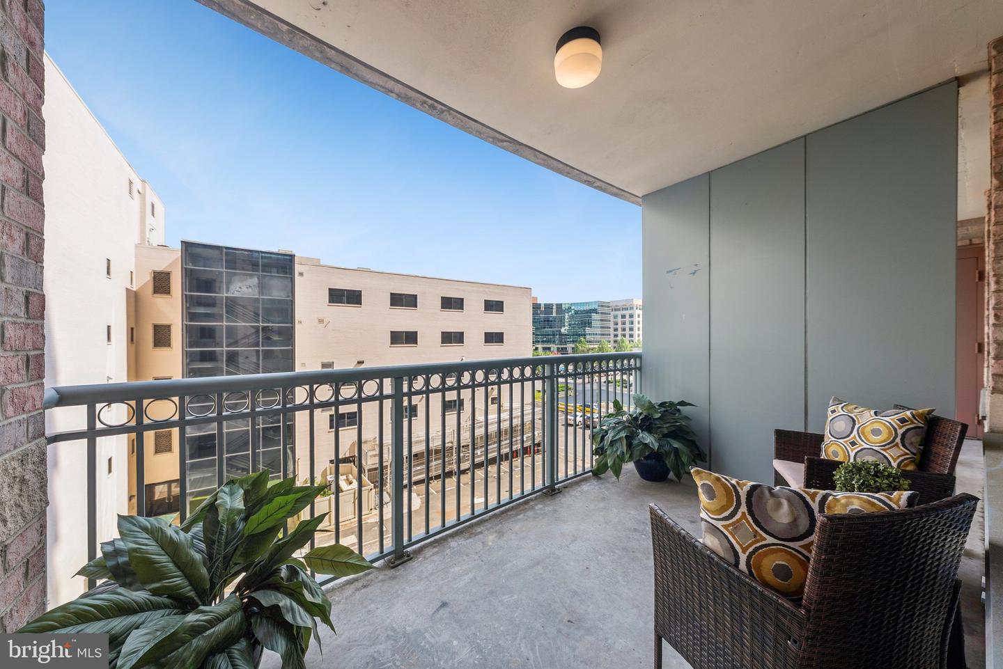 851 N Glebe Rd #415