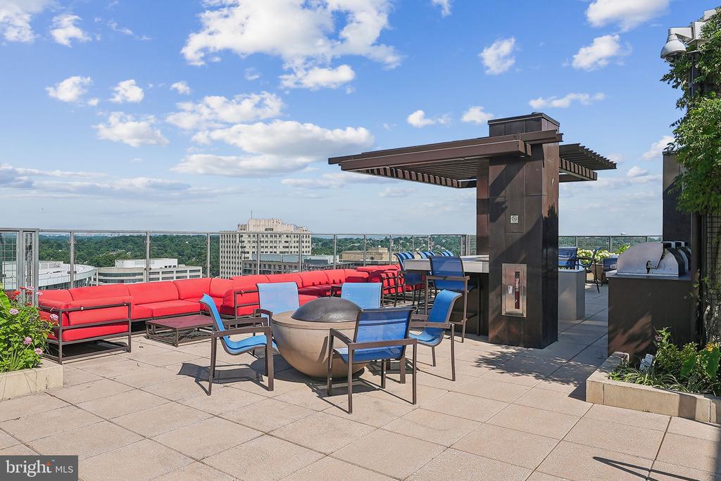 851 N Glebe Rd #415