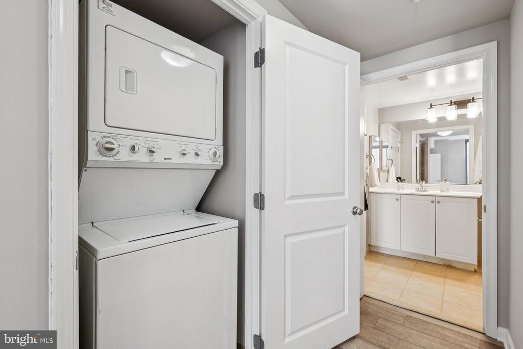 851 N Glebe Rd #415