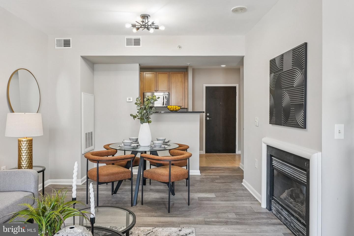 851 N Glebe Rd #415