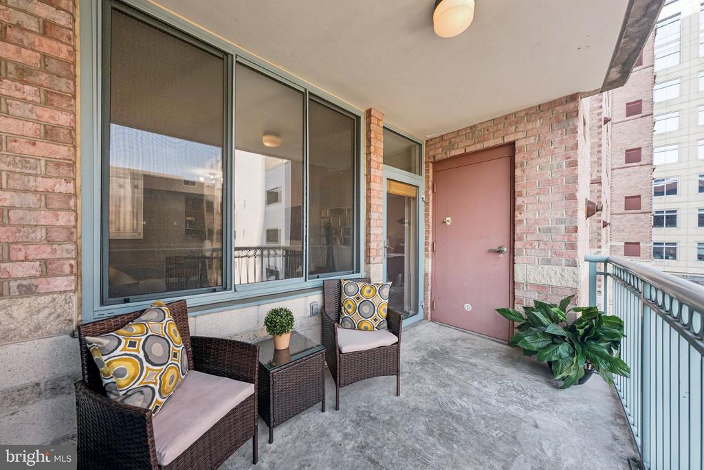 851 N Glebe Rd #415