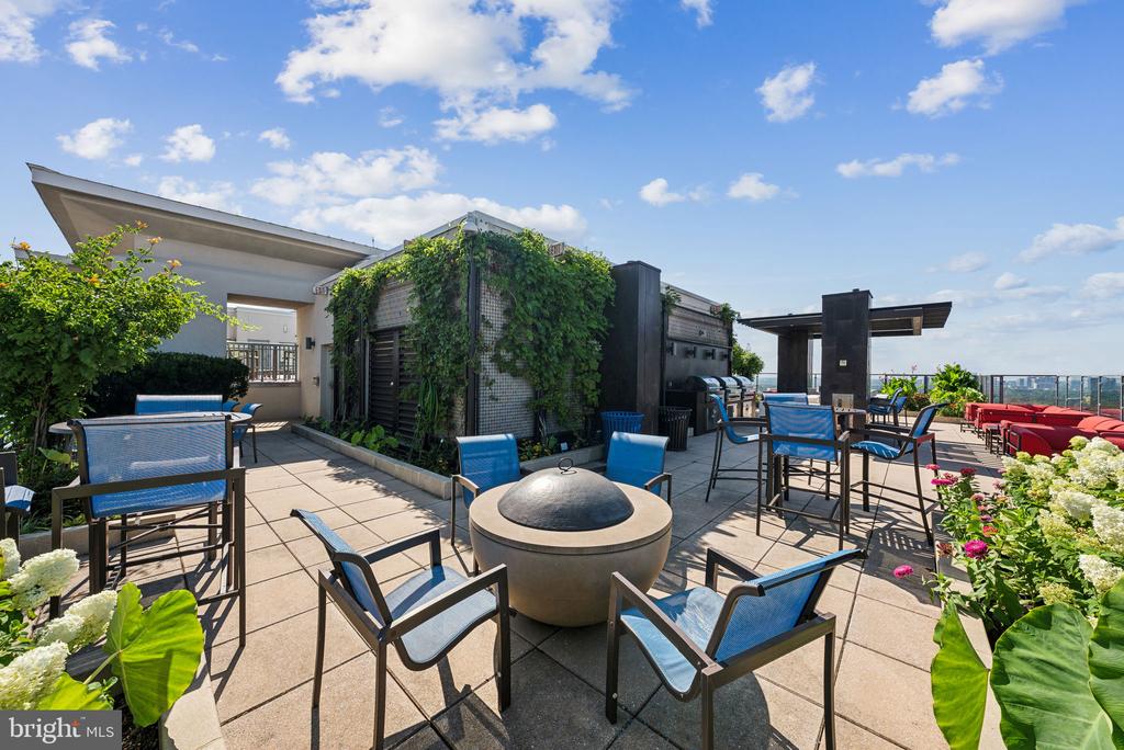 851 N Glebe Rd #415