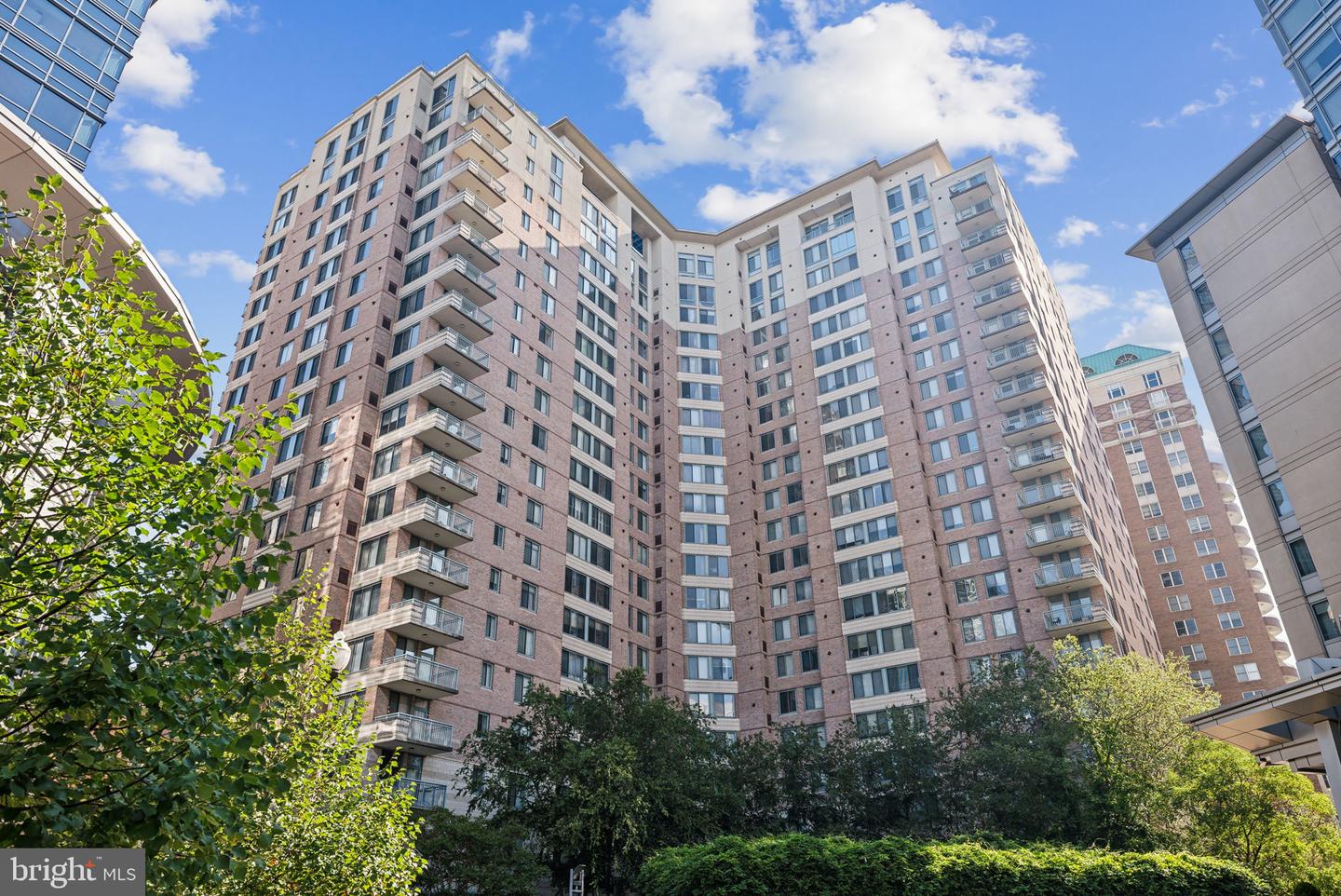 851 N Glebe Rd #415