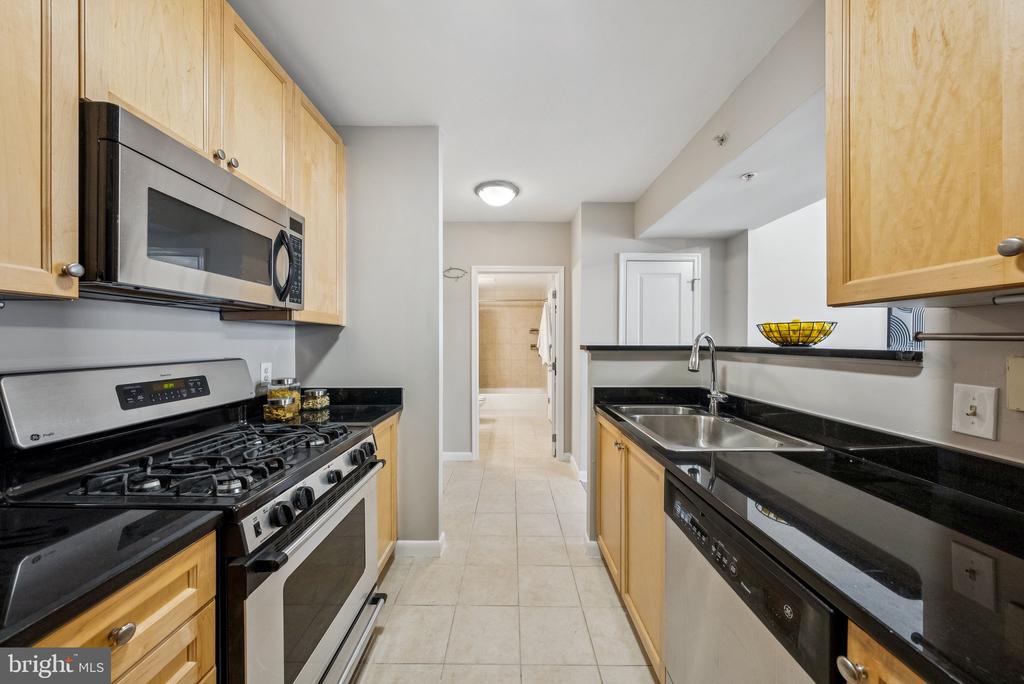 851 N Glebe Rd #415