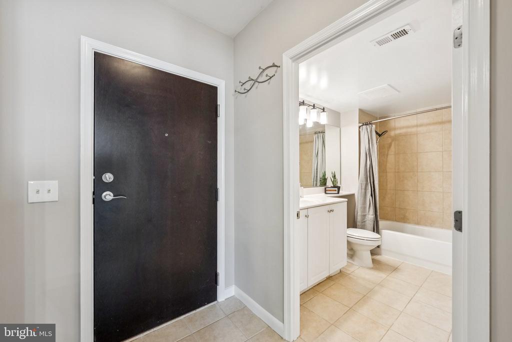 851 N Glebe Rd #415