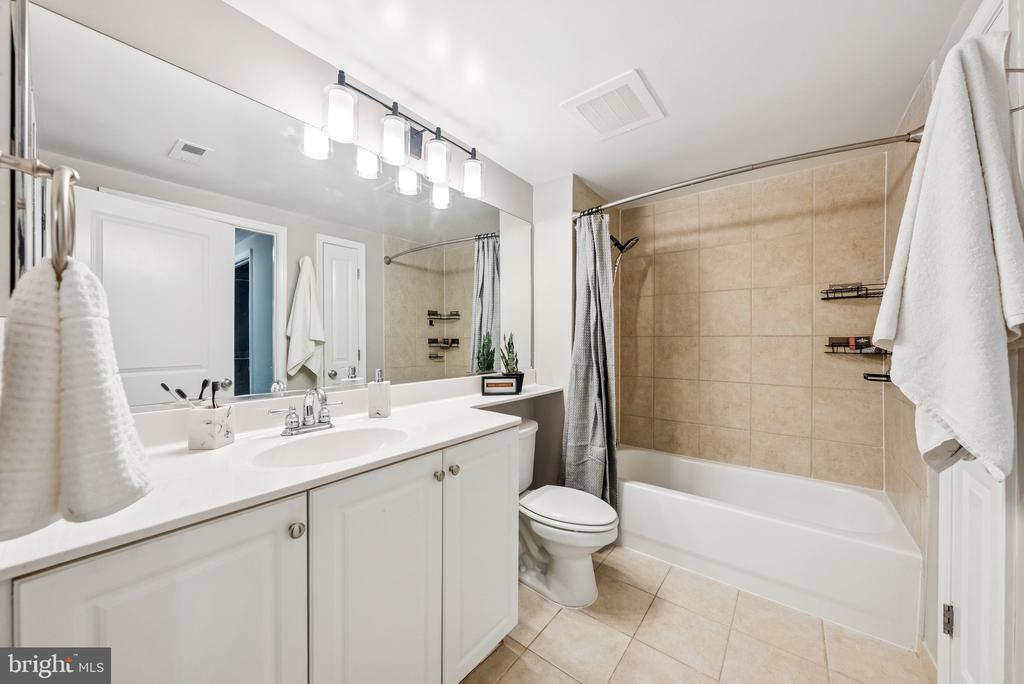 851 N Glebe Rd #415