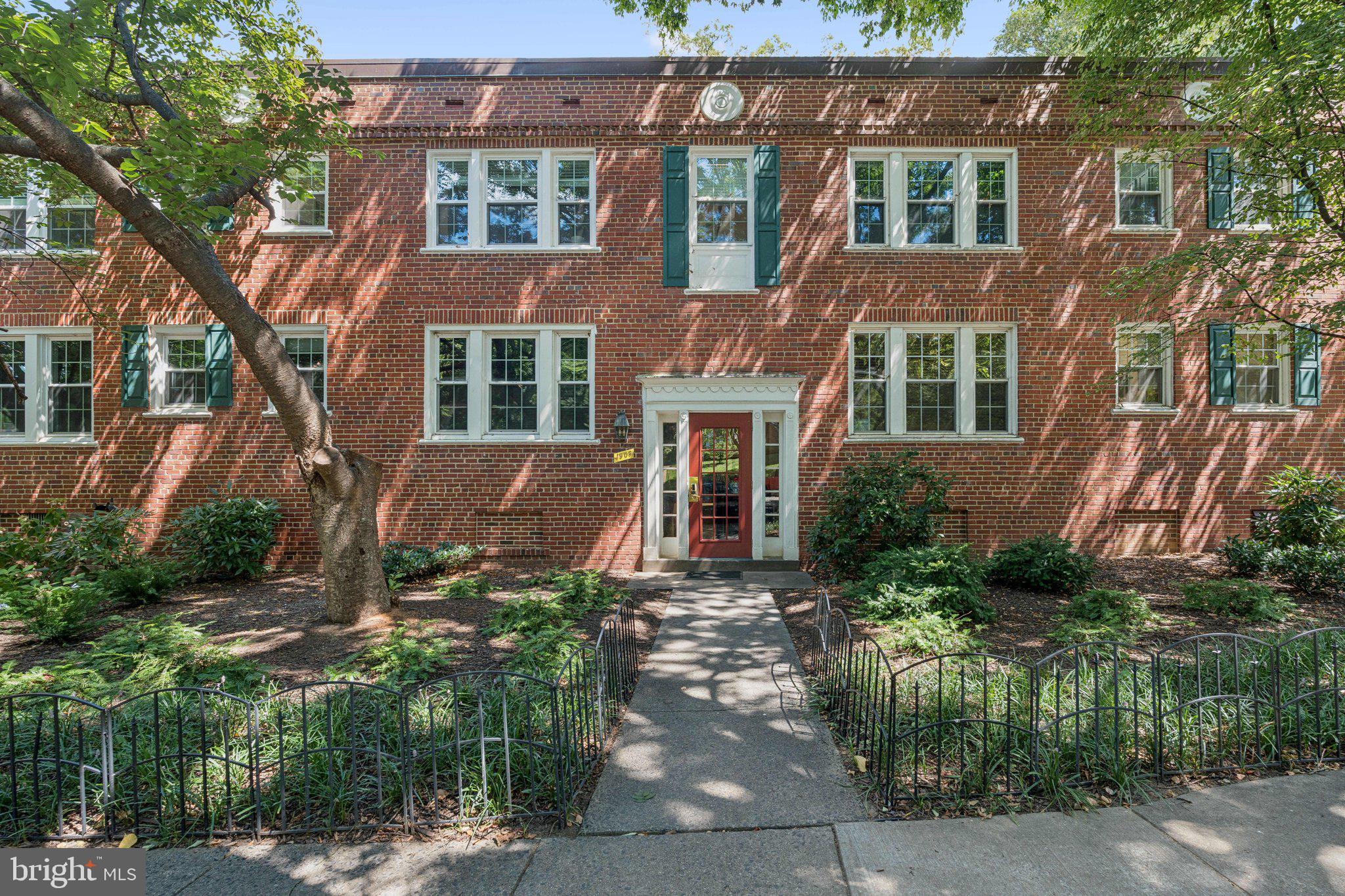 1909 N RHODES STREET 30