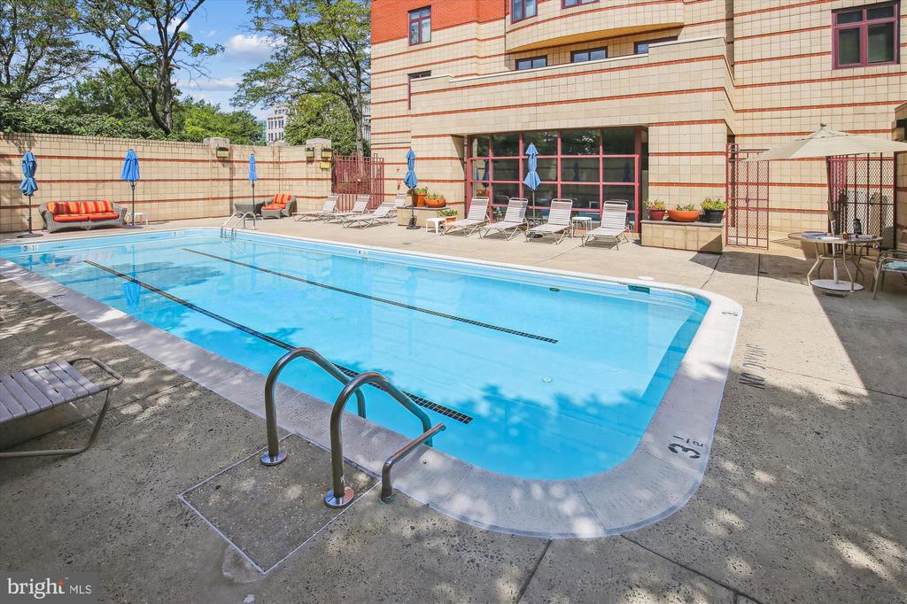 2400 CLARENDON BOULEVARD 414