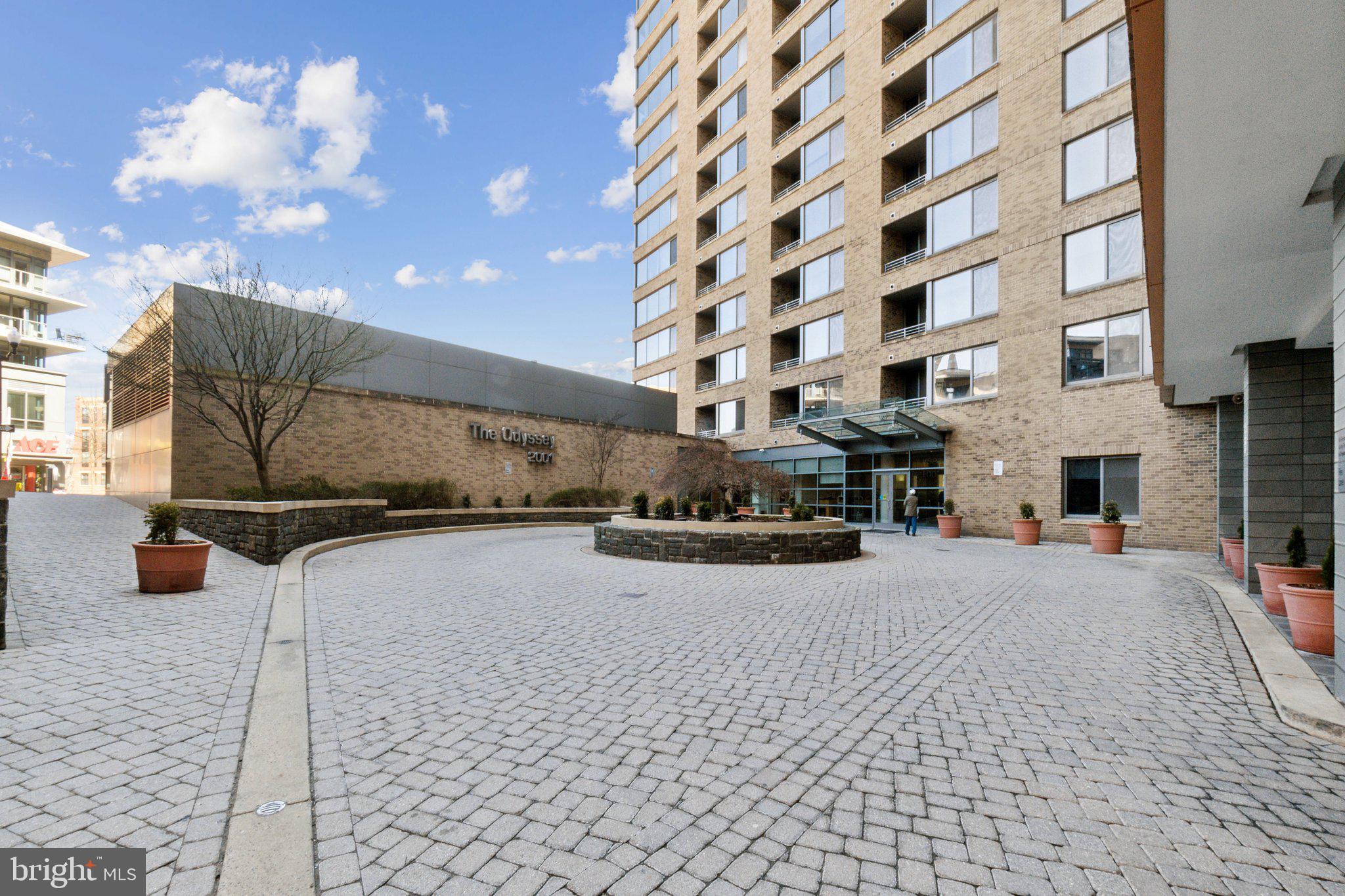 2001 15TH STREET N 1008