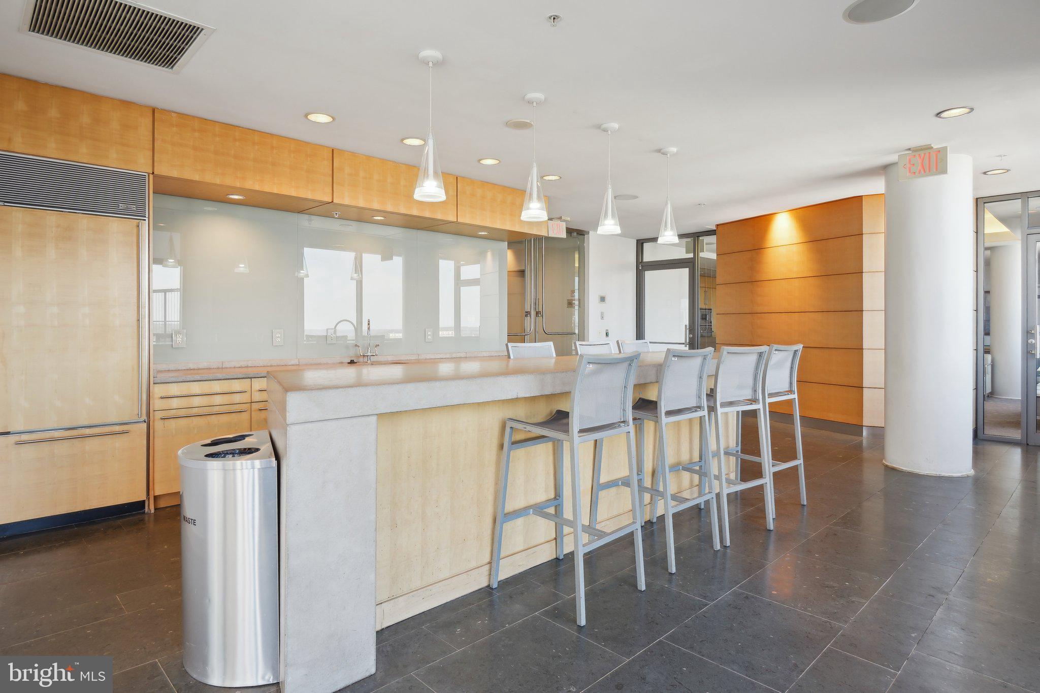 2001 15TH STREET N 1008