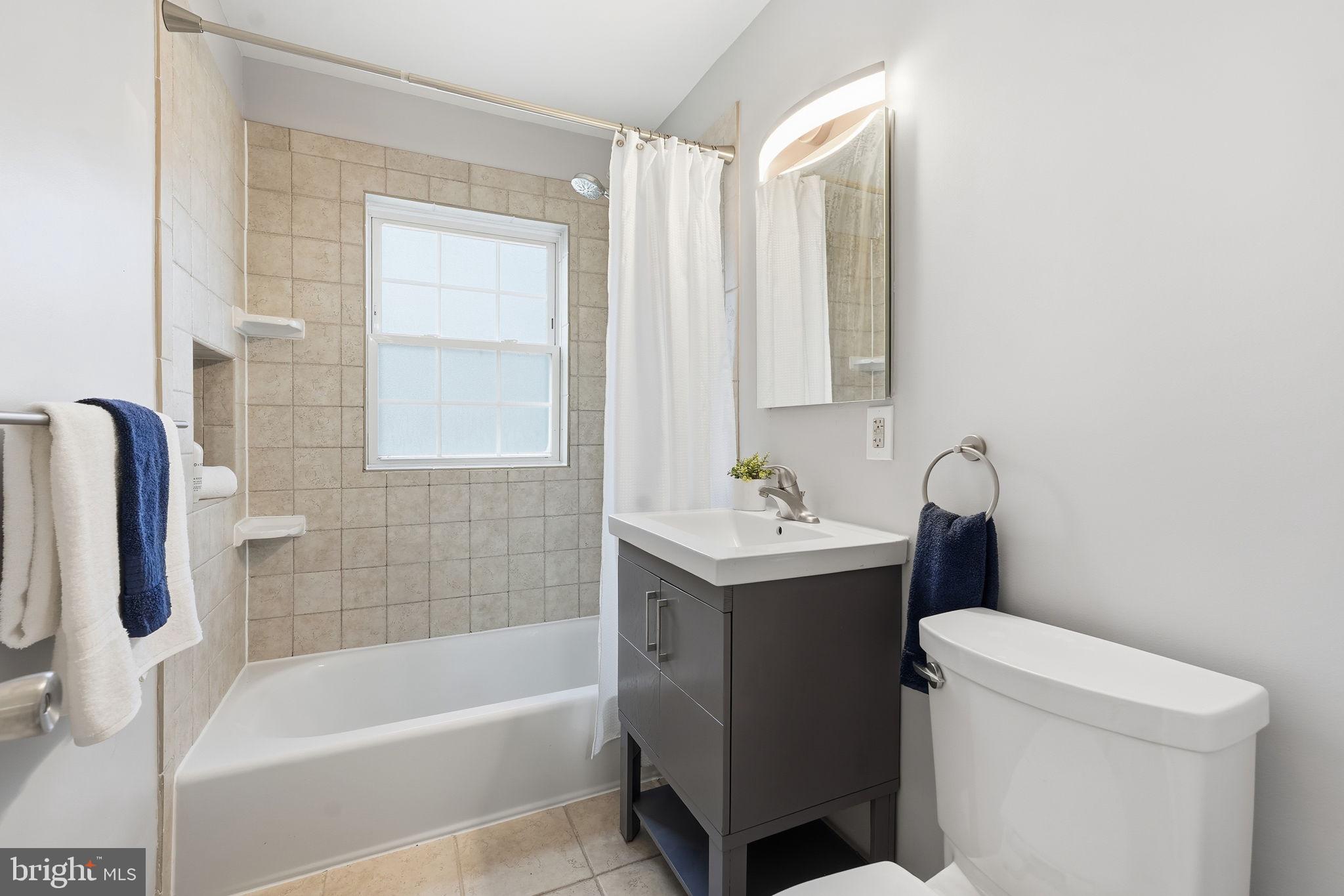 1909 N RHODES STREET 30