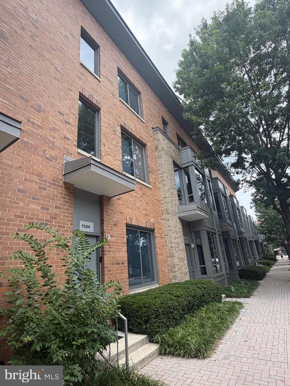 1504 N SCOTT STREET Unit: TH-2