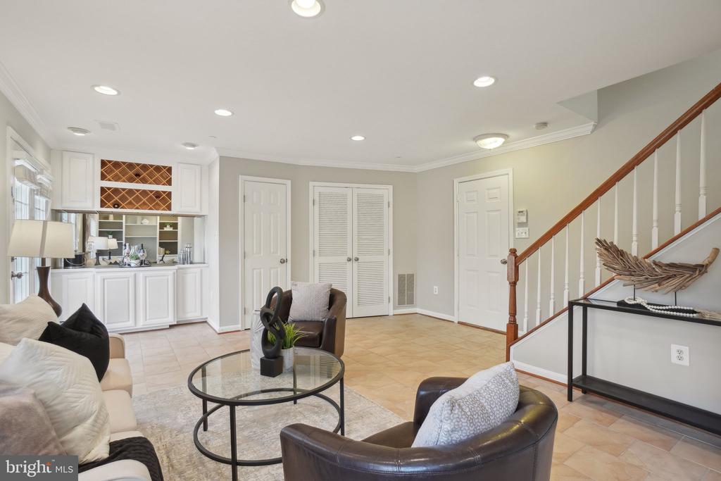 405 Clayton Ln