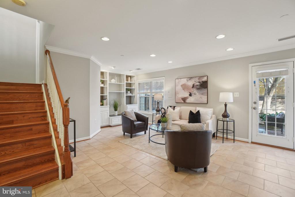 405 Clayton Ln