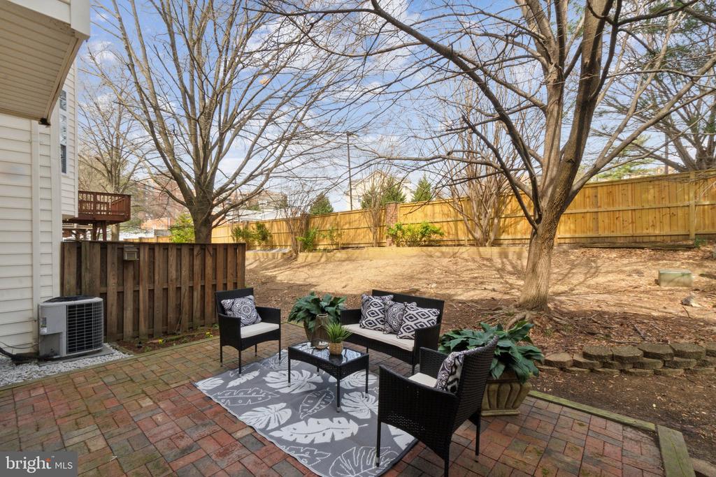 405 Clayton Ln